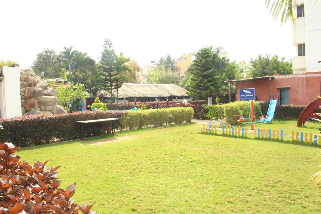 Hotel Stay By The Way Mysore Extérieur photo