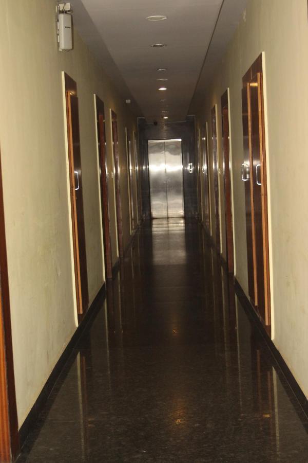 Hotel Stay By The Way Mysore Extérieur photo