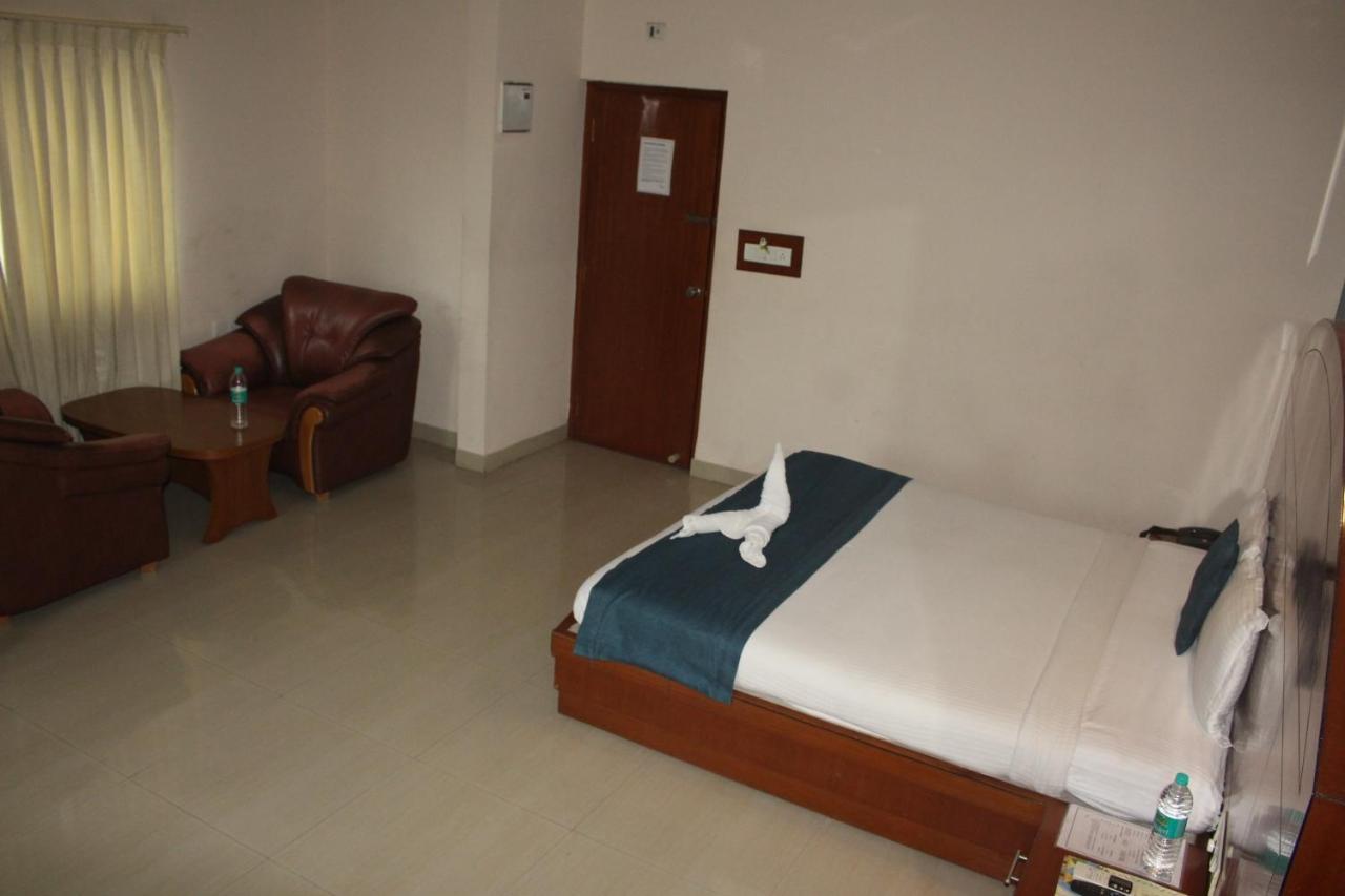 Hotel Stay By The Way Mysore Extérieur photo