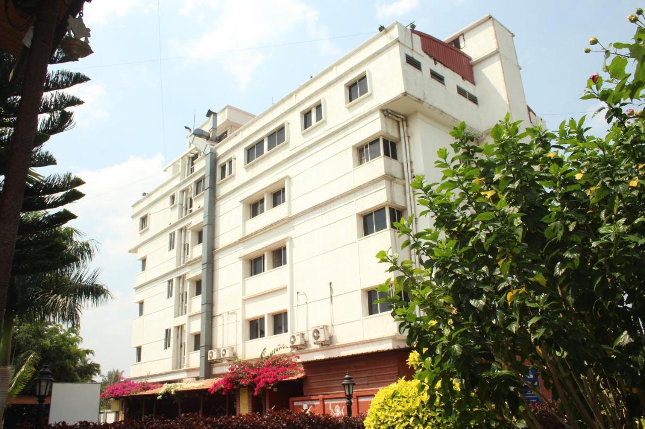 Hotel Stay By The Way Mysore Extérieur photo