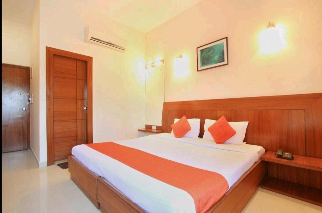Hotel Stay By The Way Mysore Extérieur photo