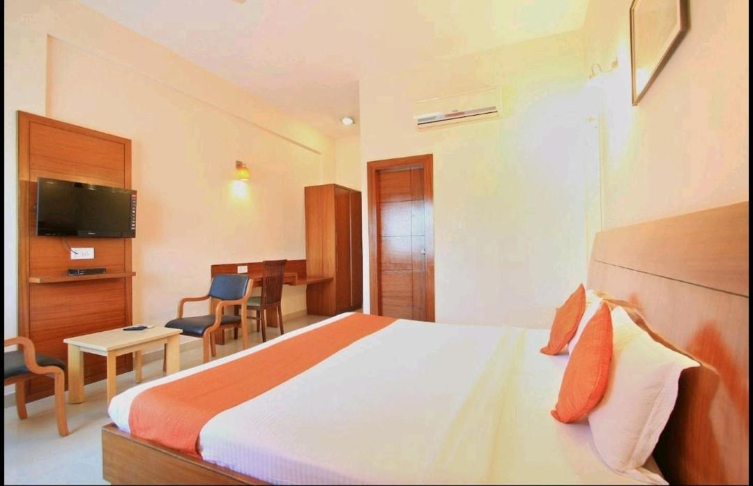 Hotel Stay By The Way Mysore Extérieur photo